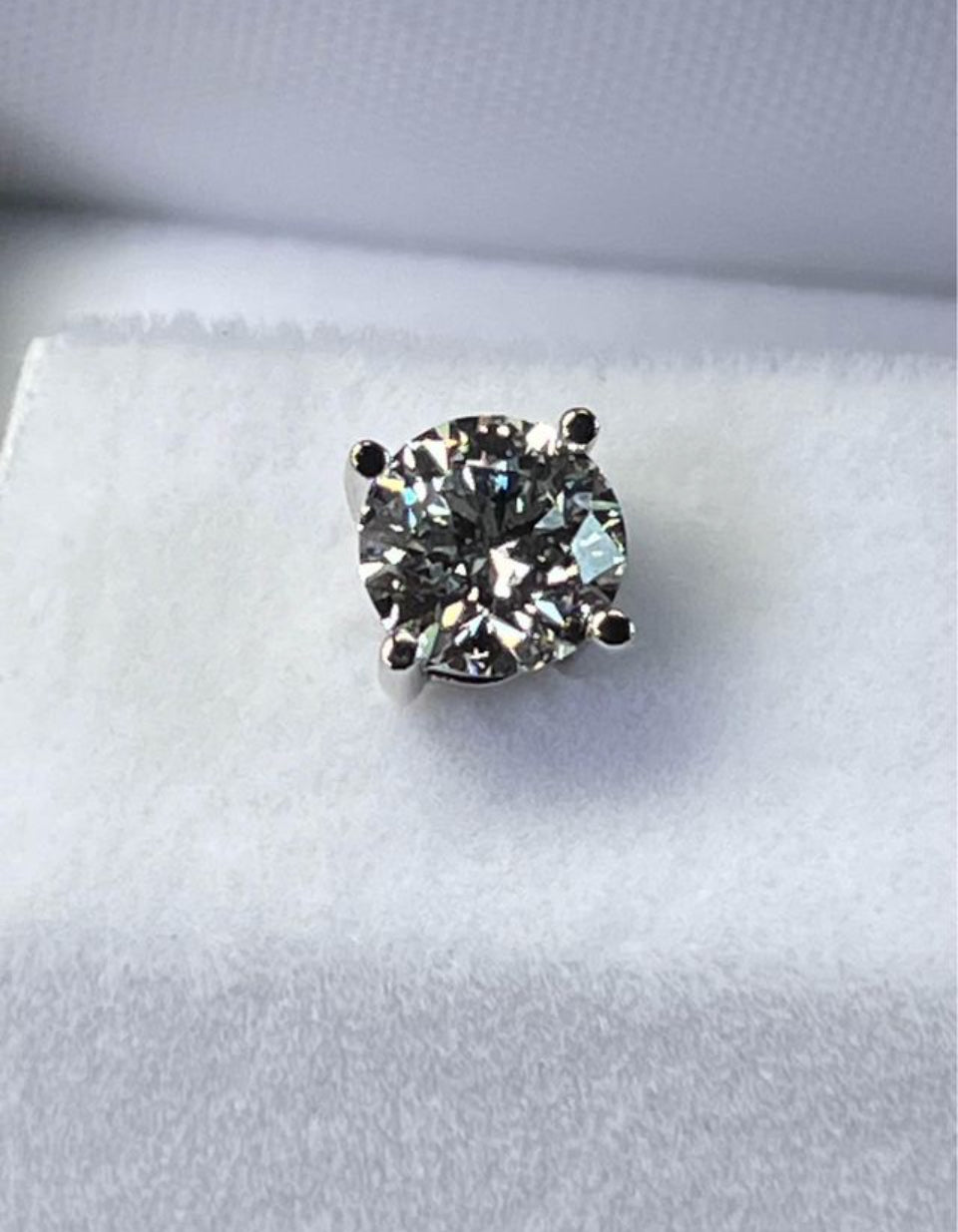 14k White Gold 2
carat total weight Round
VS/SIGH Lab
Grown Diamond
4 Prong Stud Post Earrings